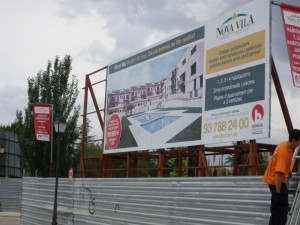 Valla publicitaria en exterior de obra para empresa inmobiliaria