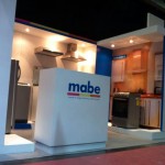 Mostrador personalizado en un stand de pequeño tamaño
