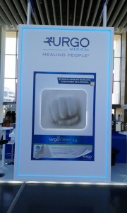 Original pared trasera en un stand tipo isla