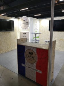 Stand sostenible y reutilizable (mostrador)